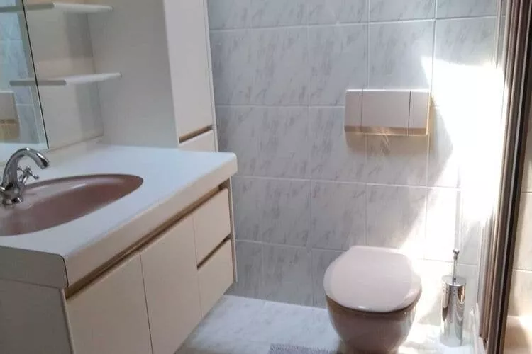Sara-Bathroom