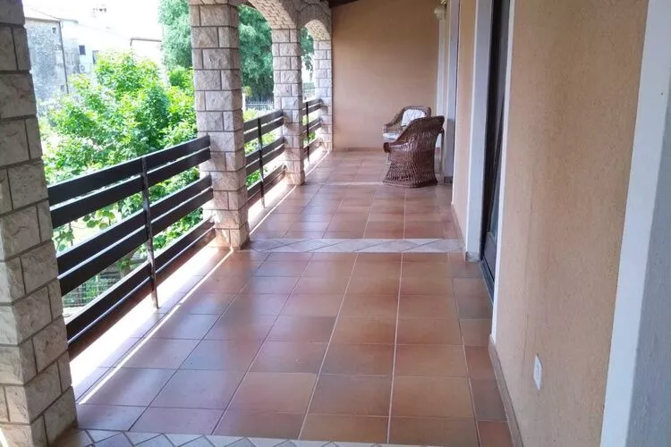 Sara-Terrace balcony