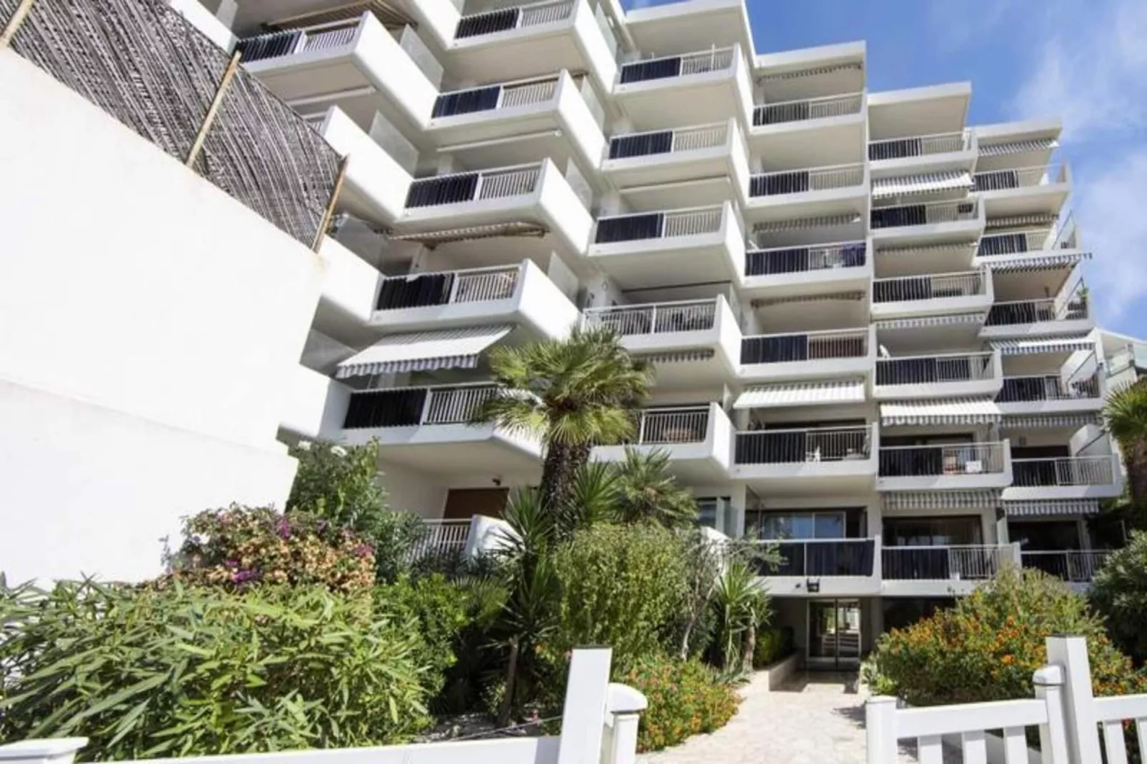 Résidence Appartement &eacute;quip&eacute; 70 M&sup2; Face &agrave; La Mer Dernier &eacute;tage Avec Magnifique Vue Me-Exterior in summer