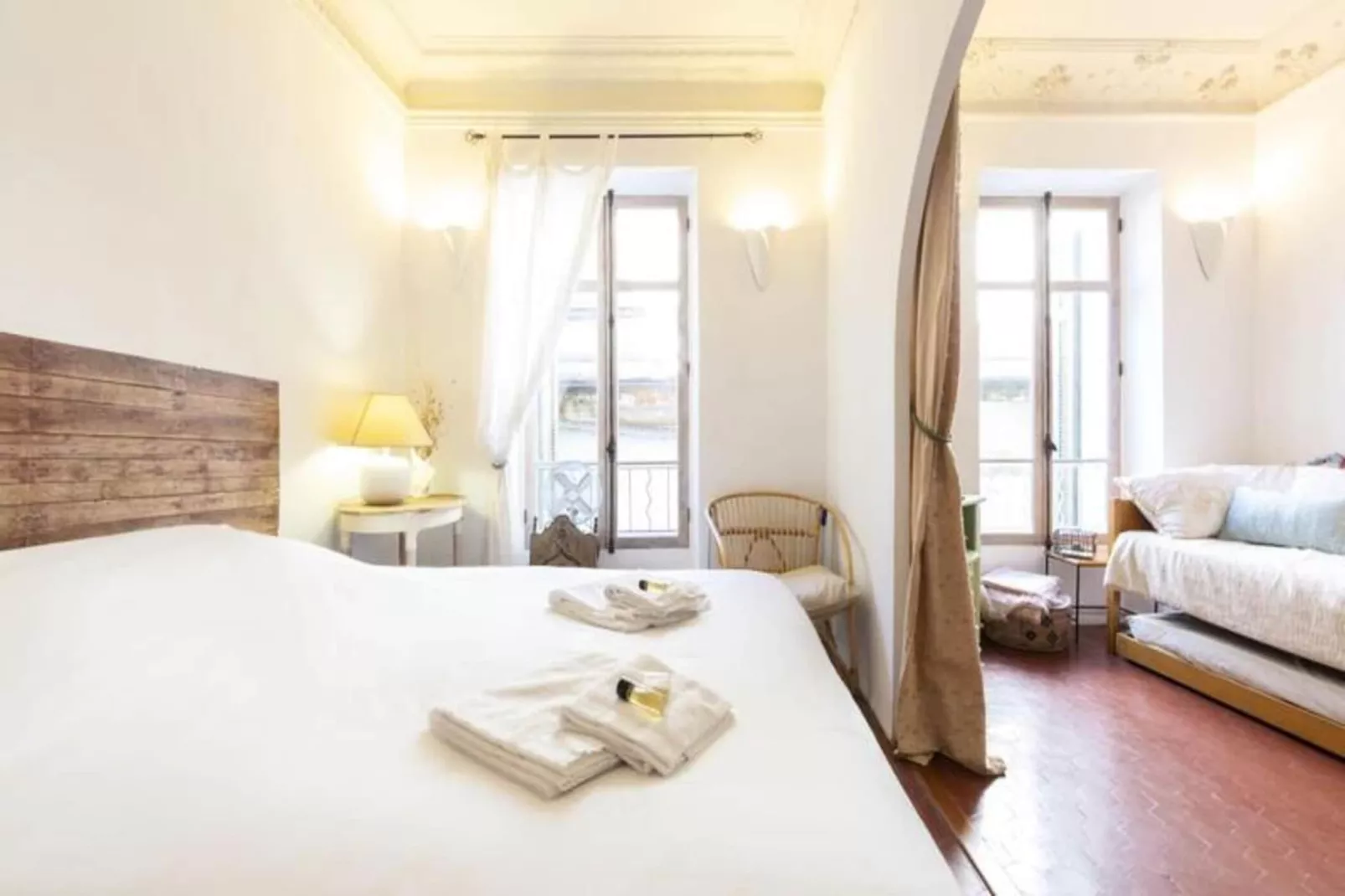 Résidence Bnb Renting Grand Studio Au C&oelig;ur De Cannes, Quartier De La Vieille Ville !-Exterior in summer