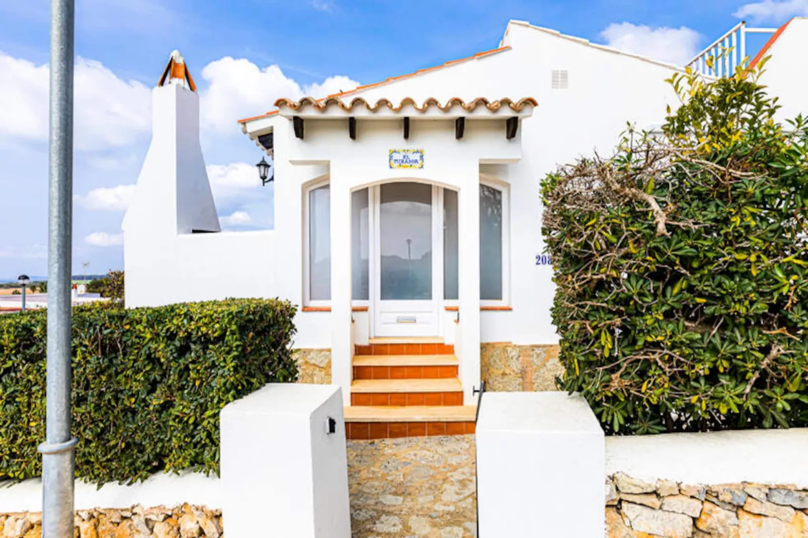 Maison à Son Bou-Image-tags.