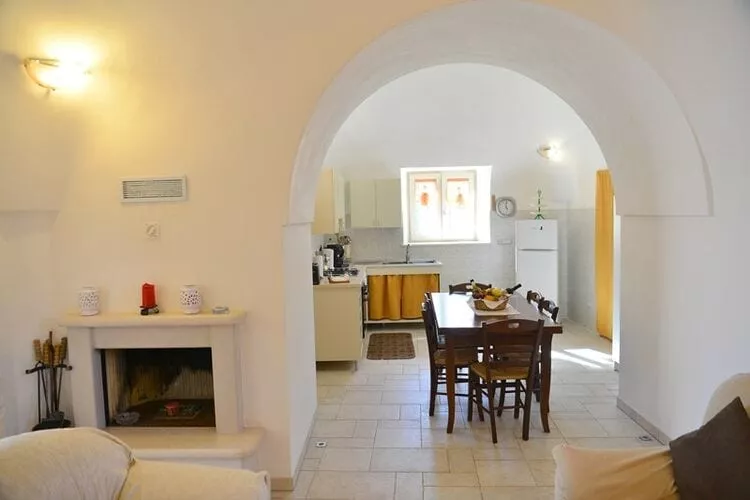 Holiday home Cisternino-Trullo Ulivo Antico-Salle à manger