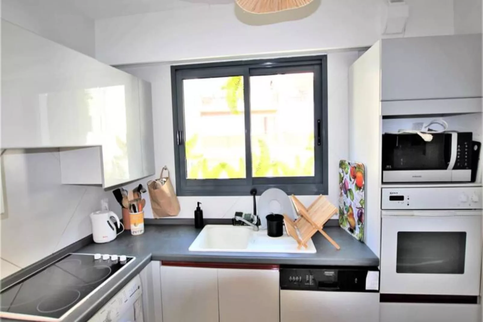 Résidence Appartement Rénové Avec 2 Chambres & Salle De Bain à La Décoration Raffinée-Salle de loisirs