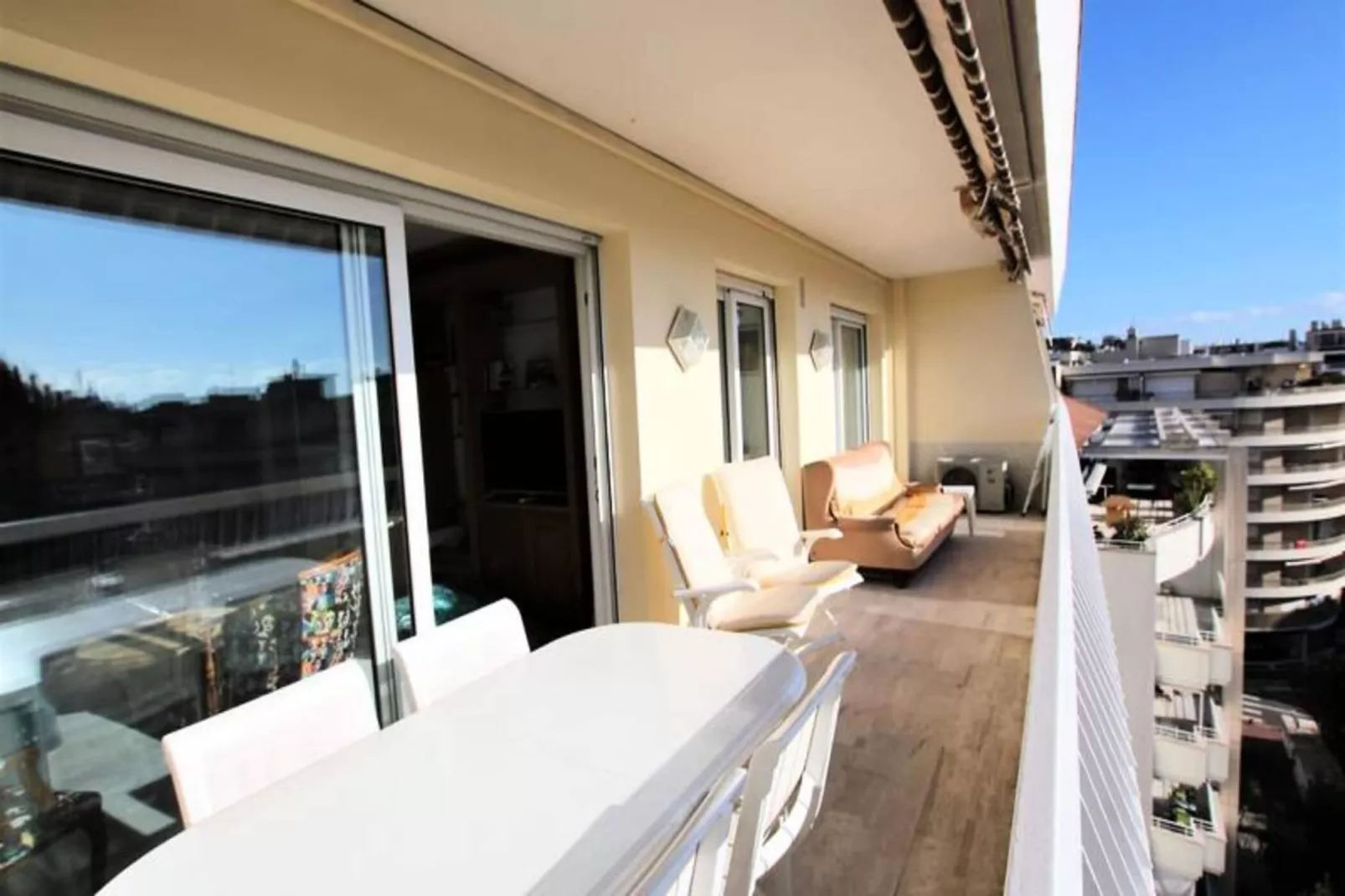 Résidence Appartement Climatis&eacute; 5 Voyageurs De 80 M2, Centre Ville Et Croisette-Terrace balcony