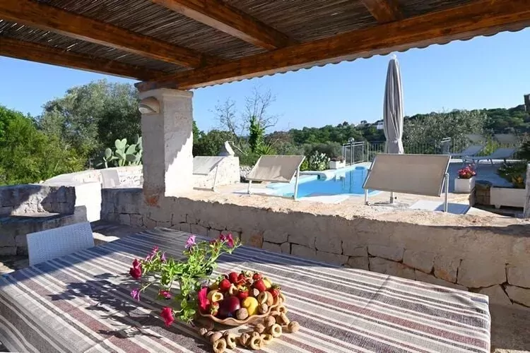 Holiday home Cisternino-Trullo Ulivo Antico-Balcon-terrasse