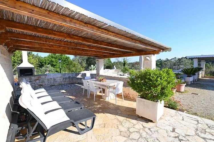 Holiday home Cisternino-Trullo Ulivo Antico-Balcon-terrasse