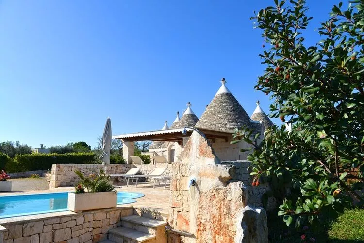 Holiday home Cisternino-Trullo Ulivo Antico-Piscine