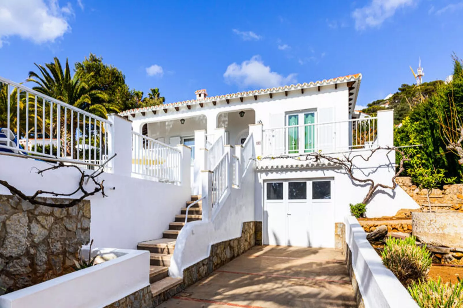 Maison à Son Bou-Image-tags.