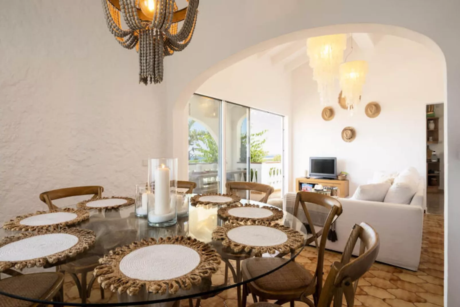 Maison à Son Bou-Image-tags.