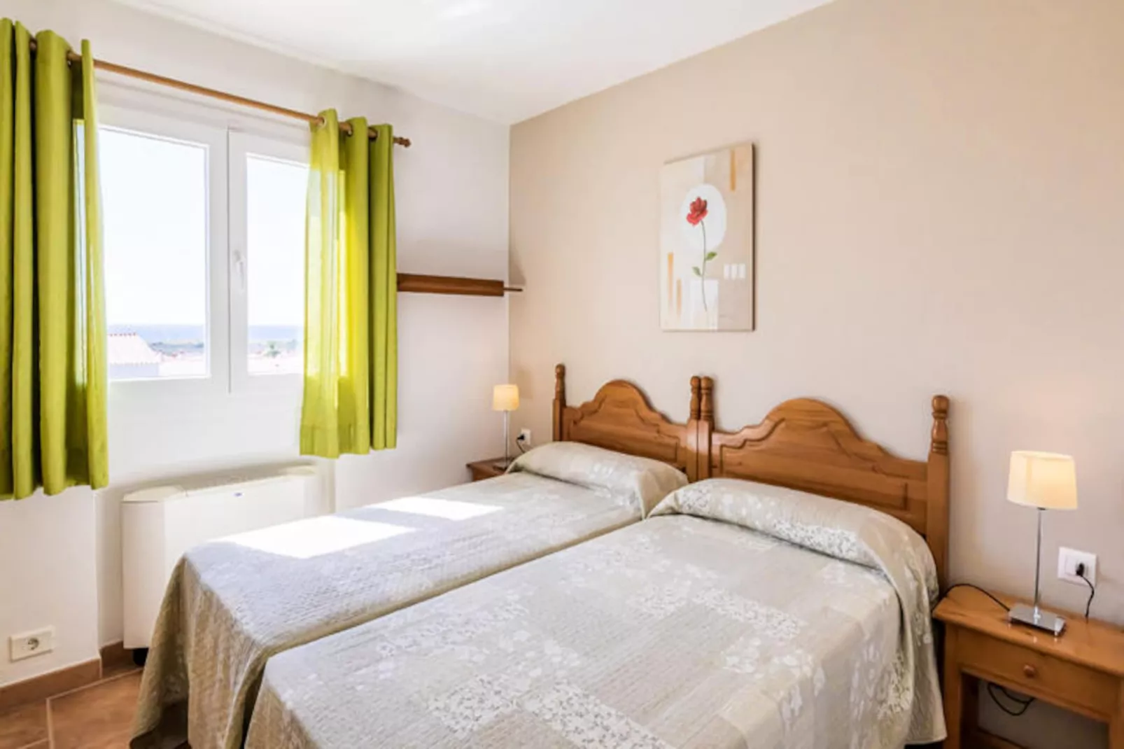 Maison à Son Bou-Image-tags.