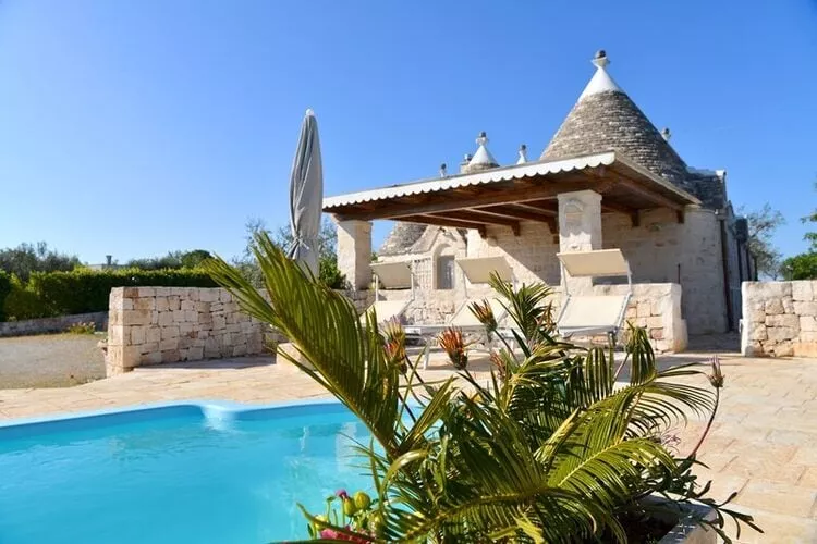 Holiday home Cisternino-Trullo Ulivo Antico-Piscine