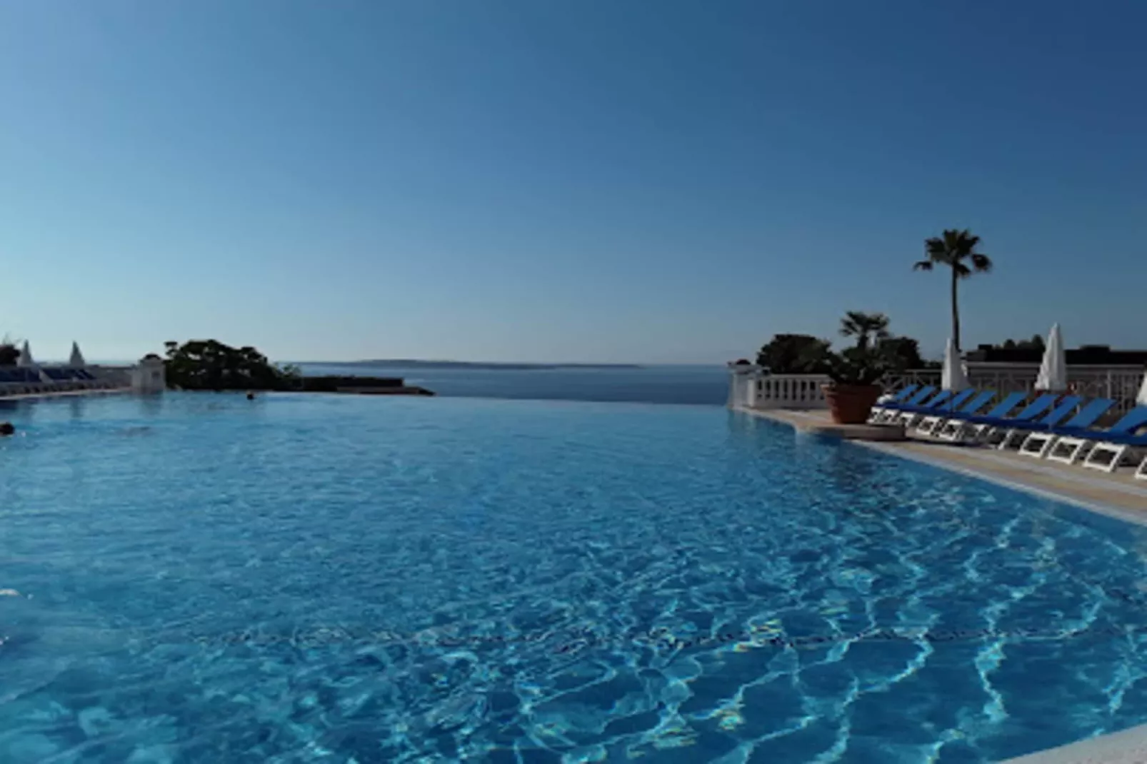 Résidence Bnb Renting Beau  2 Pi&egrave;ces Dans Un Immeuble Neuf Avec Piscine Avec Parking-Zones été à 5 km