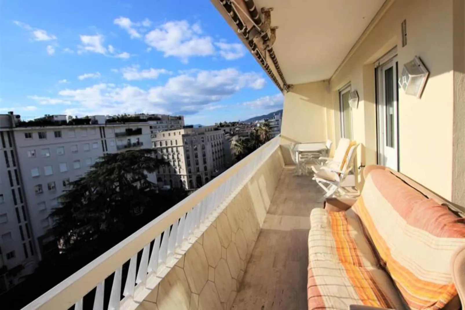 Résidence Appartement Climatis&eacute; 5 Voyageurs De 80 M2, Centre Ville Et Croisette-Terrace balcony