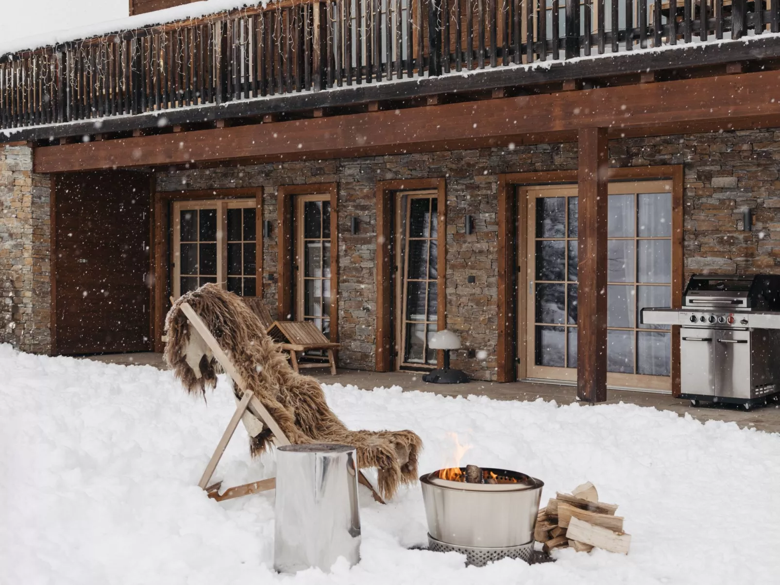 Royal Mountain Lodge-Outside