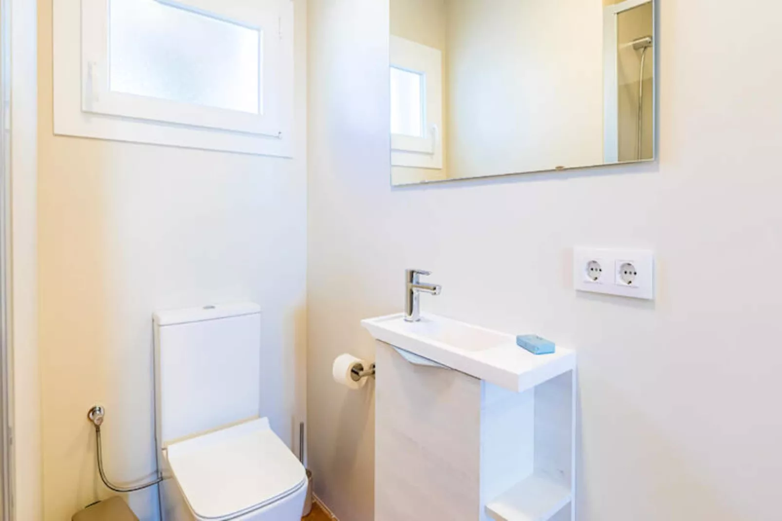 Maison à Son Bou-Image-tags.