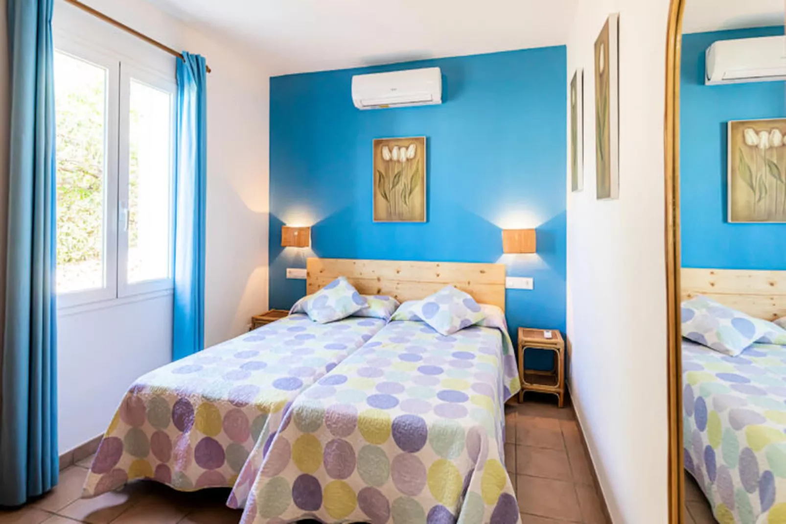 Maison à Son Bou-Image-tags.