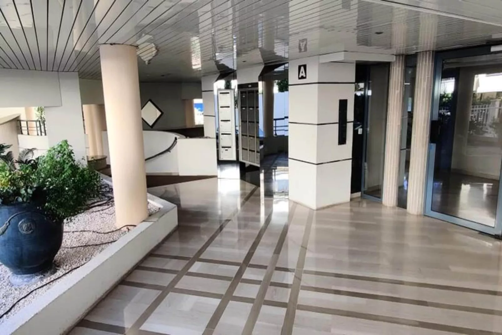 Résidence Appartement Rénové Avec 2 Chambres & Salle De Bain à La Décoration Raffinée-Salle de loisirs