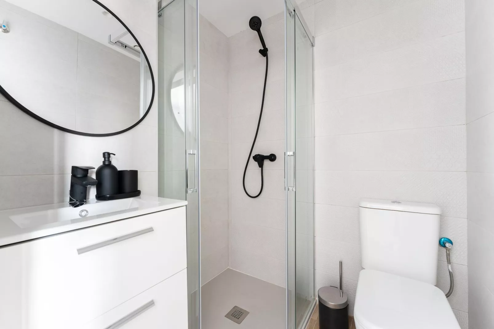 CT 326 - Faro's Fuengirola Prime Location - Boutique Apartment-Bathroom