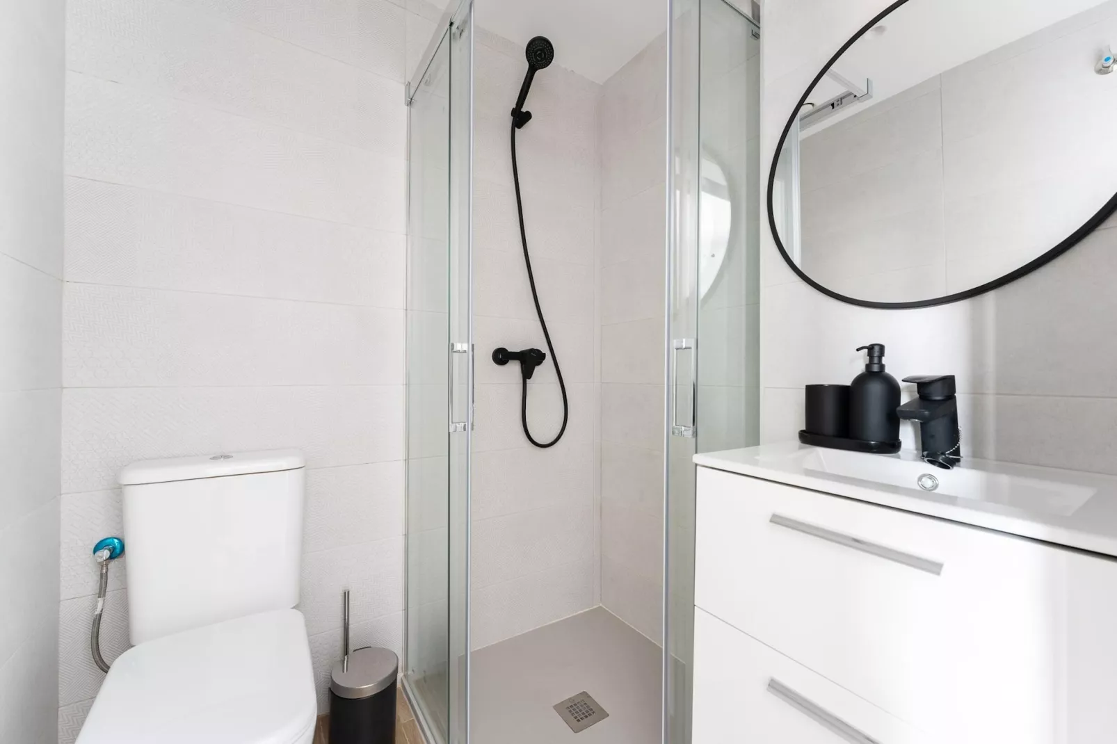 CT 326 - Faro's Fuengirola Prime Location - Boutique Apartment-Bathroom