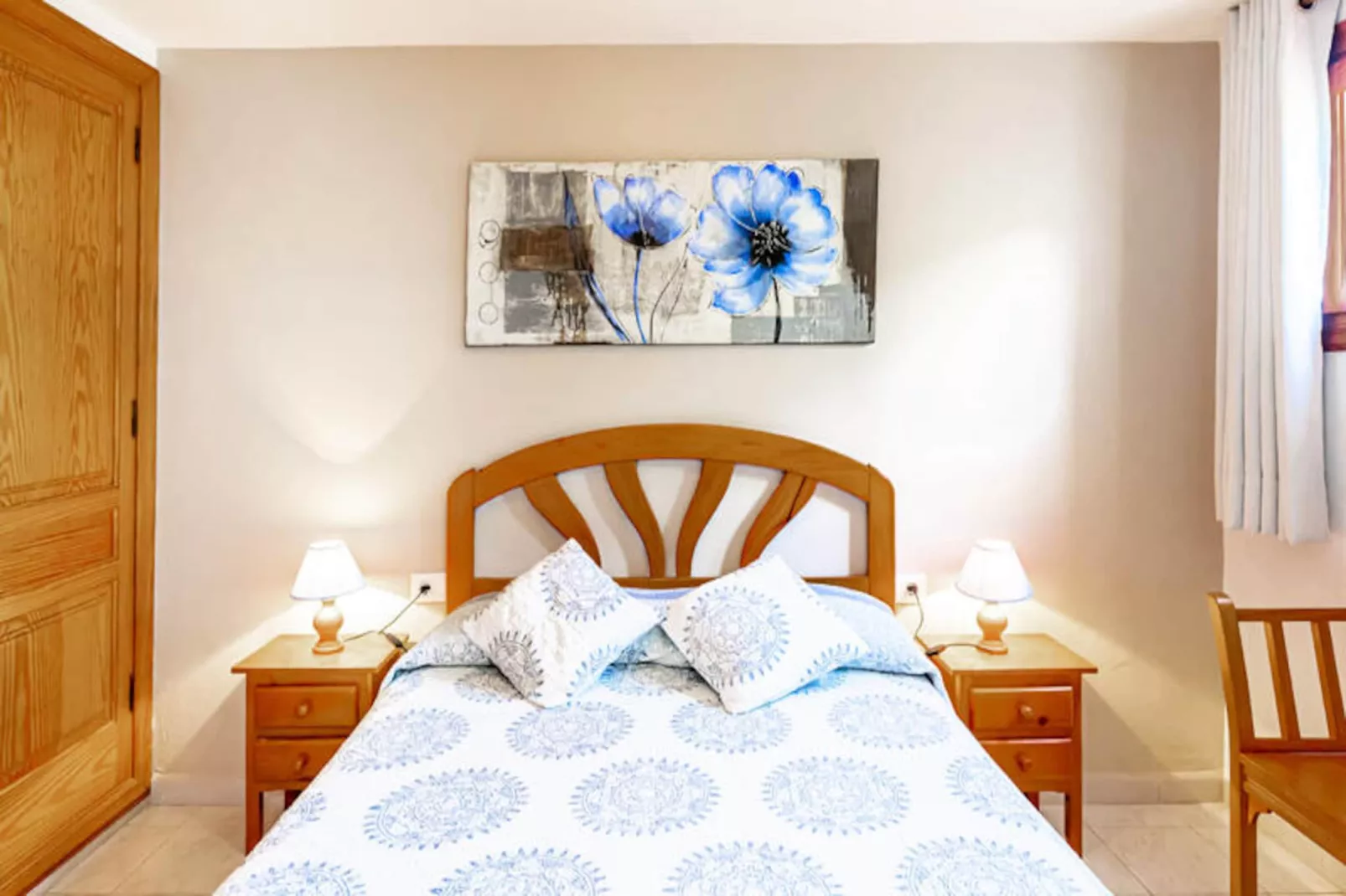 Maison à Son Bou-Image-tags.