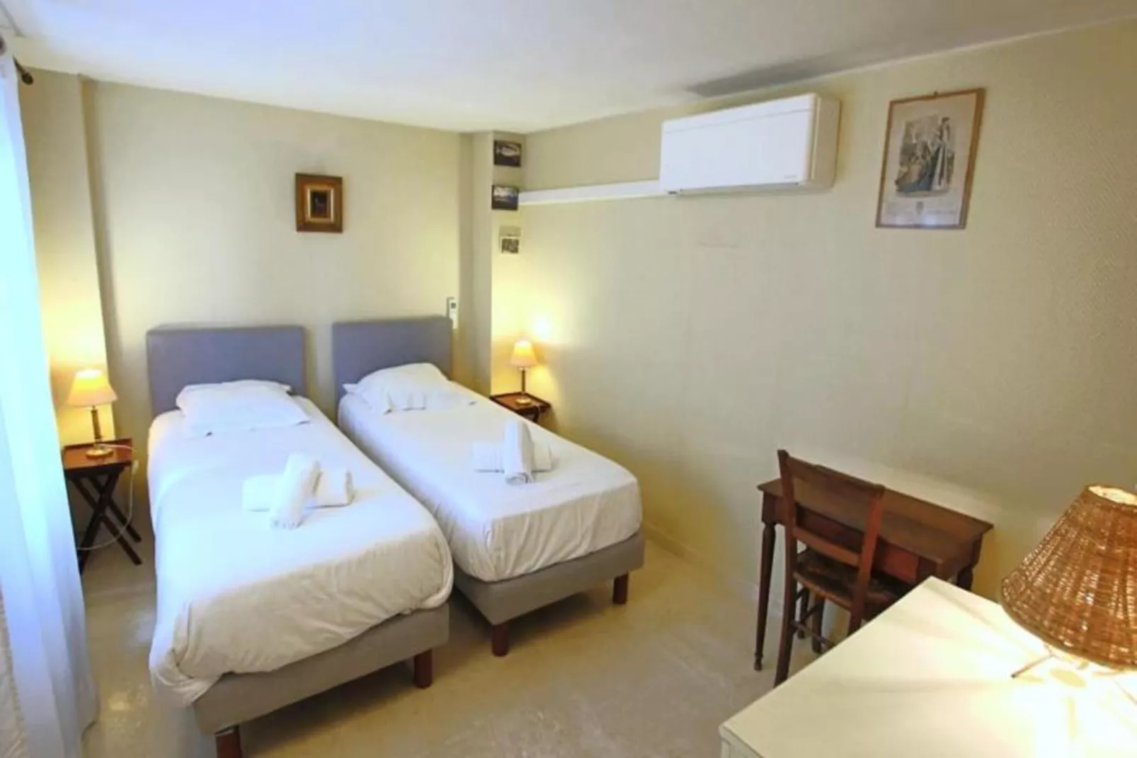 Résidence Appartement 145 M2 Face &agrave; La Mer / Acc&egrave;s Priv&eacute; &agrave; La Mer-Exterior in summer