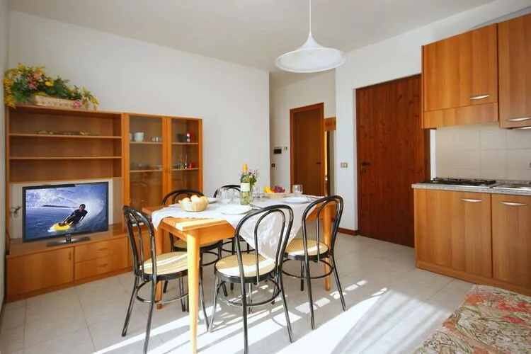 Residence La Rotonda, Tignale-bilo A4-Living room