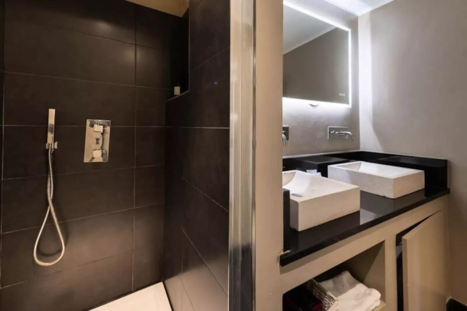 06a3 - Bel Appartement Au Cœur Du Vieux Nice-Image-tags.