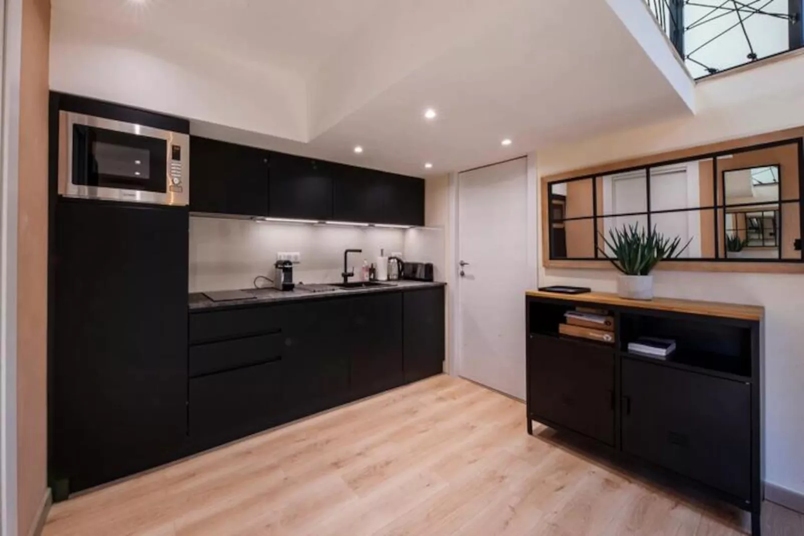 06a2 - Cœur Du Vieux Nice: Bel Appartement Rénové-Image-tags.