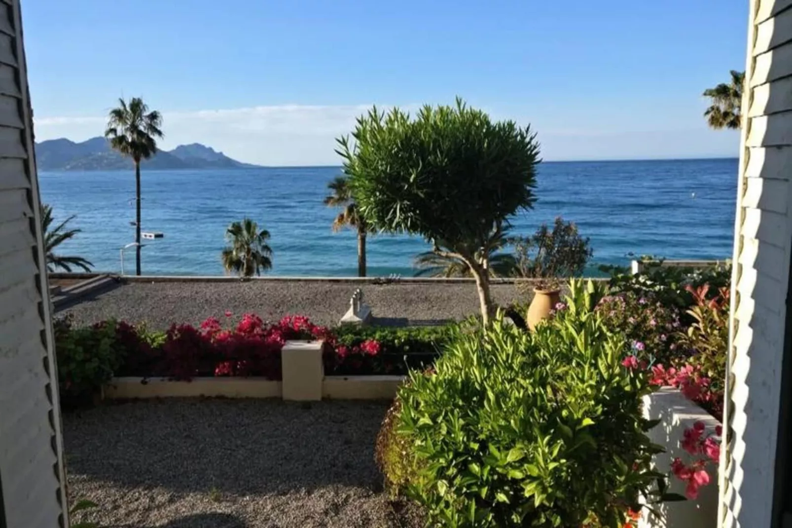 Résidence Appartement 145 M2 Face &agrave; La Mer / Acc&egrave;s Priv&eacute; &agrave; La Mer-Exterior in summer