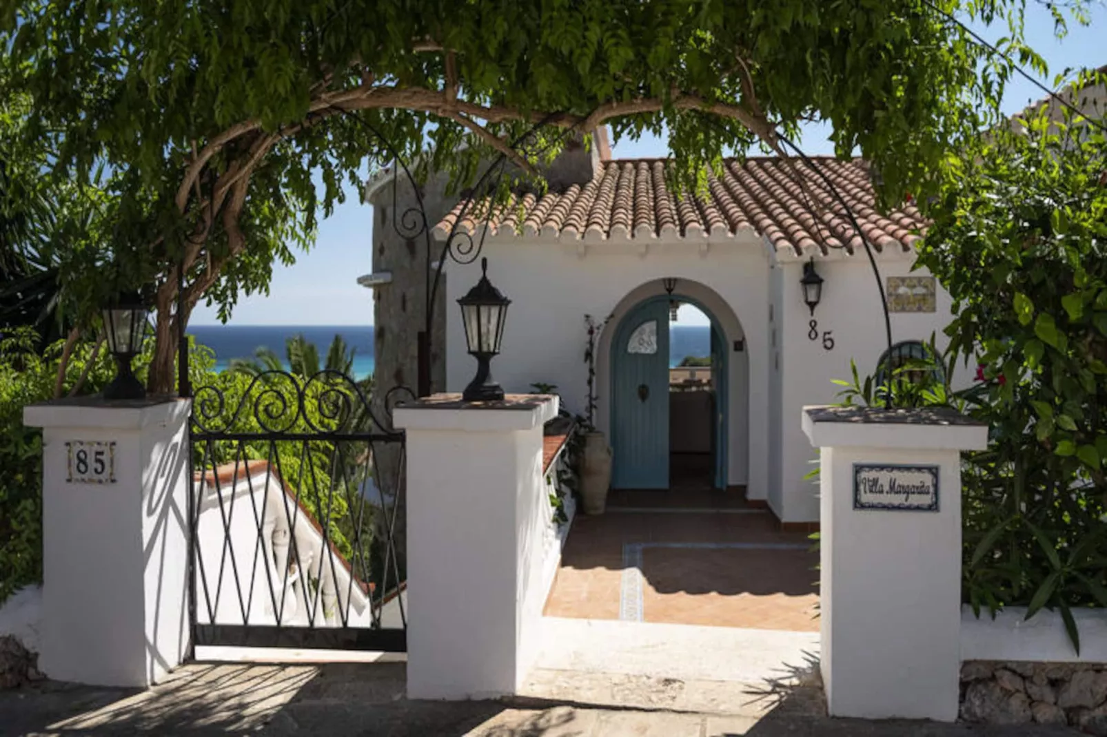 Maison à Son Bou-Image-tags.