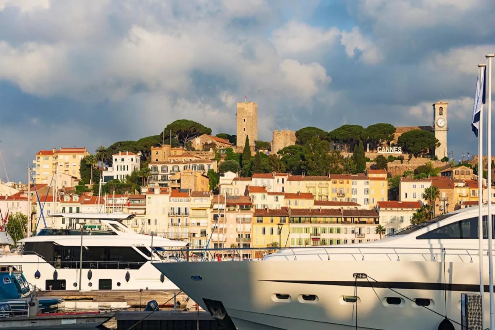 Résidence Bnb Renting Grand Studio Au C&oelig;ur De Cannes, Quartier De La Vieille Ville !-Areas within 5km in summer