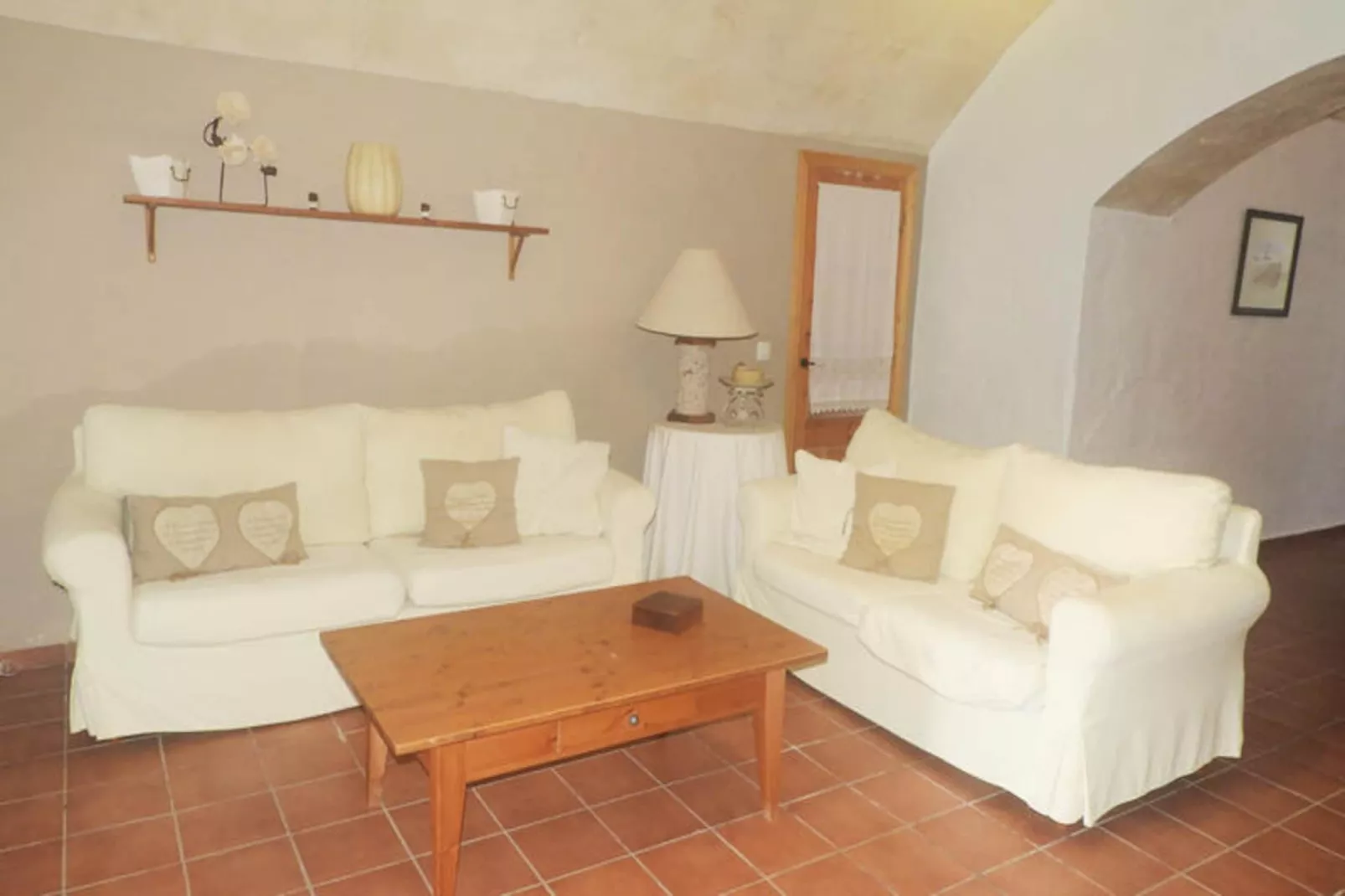 Maison à Son Bou-Image-tags.