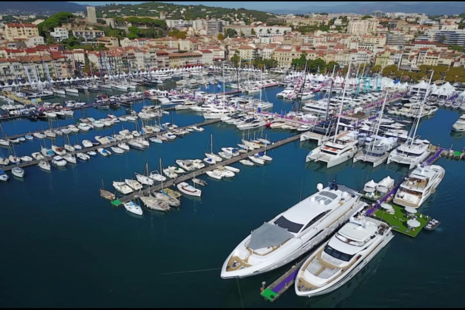 Résidence Bnb Renting Grand Studio Au C&oelig;ur De Cannes, Quartier De La Vieille Ville !-Areas within 5km in summer