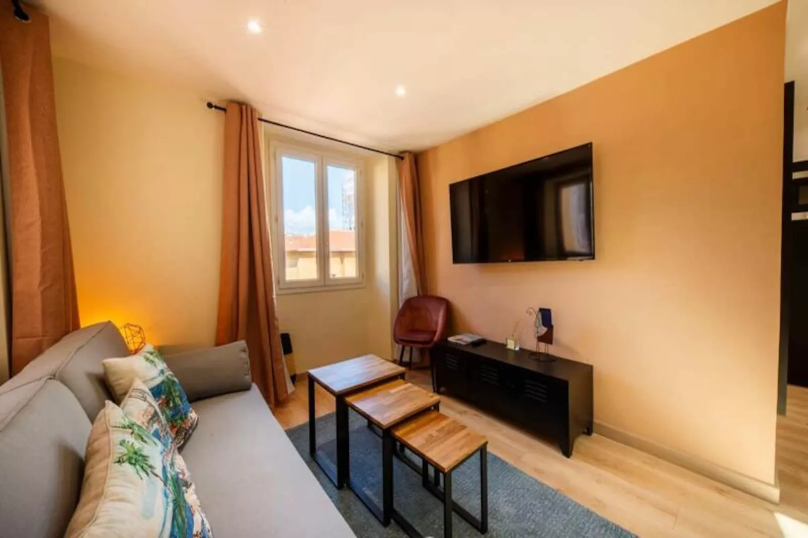 06a2 - Cœur Du Vieux Nice: Bel Appartement Rénové-Image-tags.