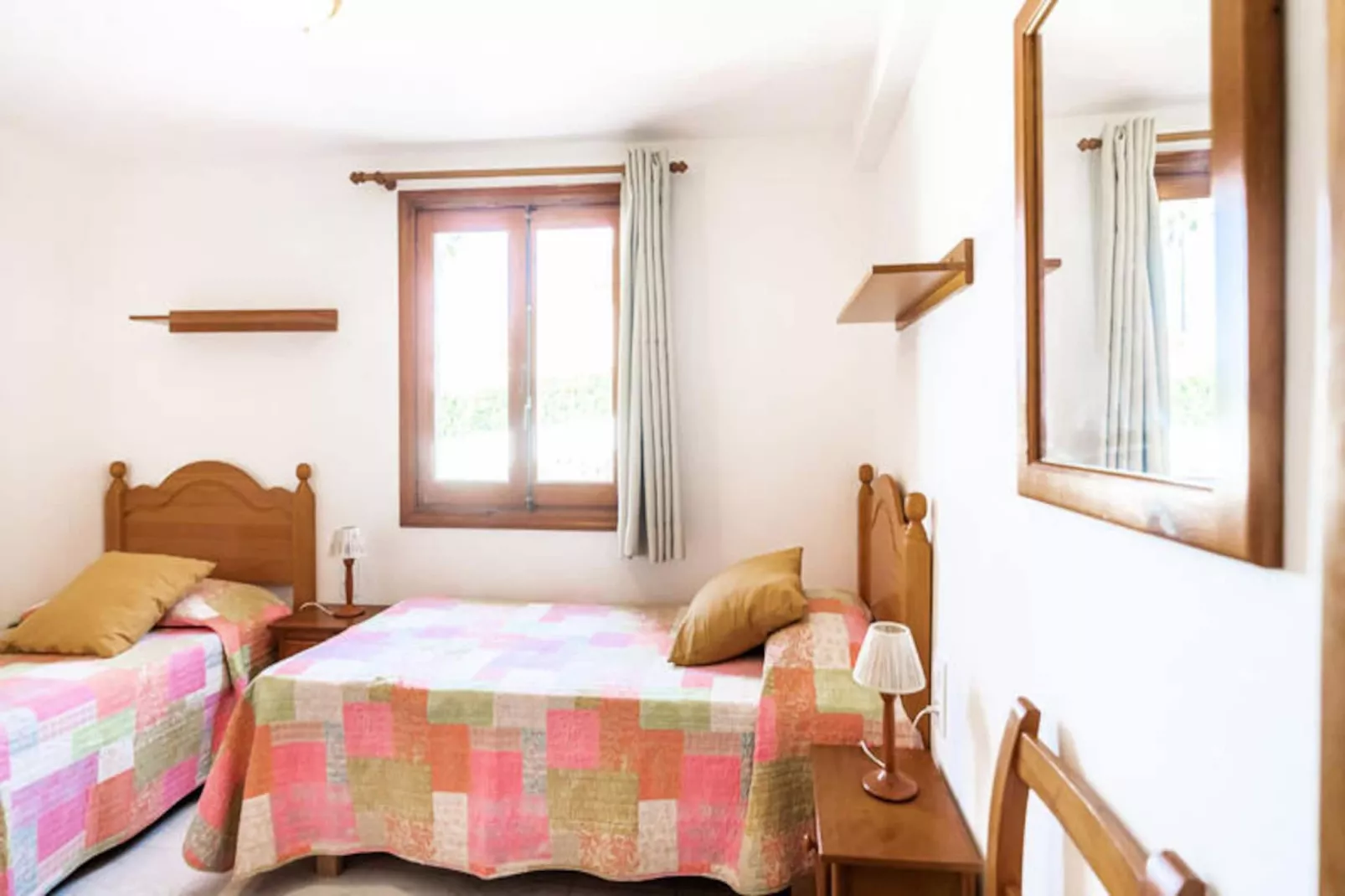 Maison à Son Bou-Image-tags.