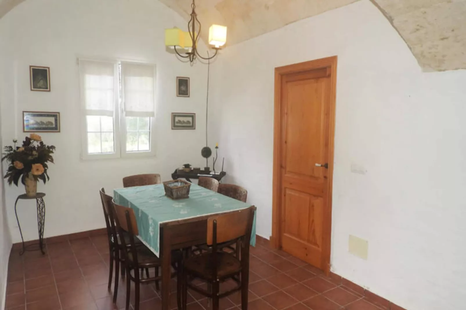 Maison à Son Bou-Image-tags.