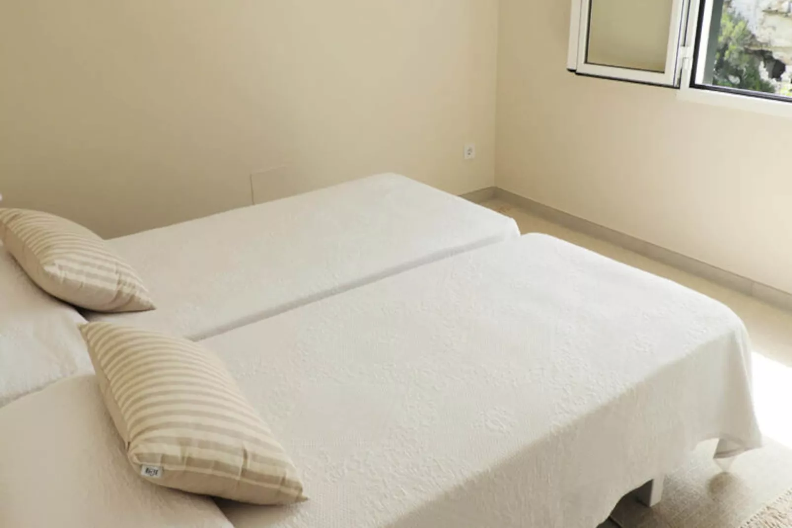 Maison à Binisafuller-Image-tags.