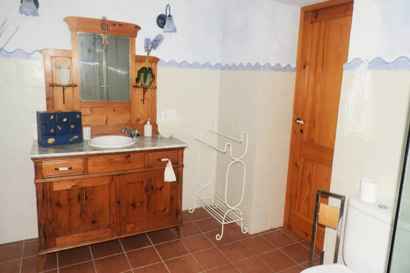 Maison à Son Bou-Image-tags.