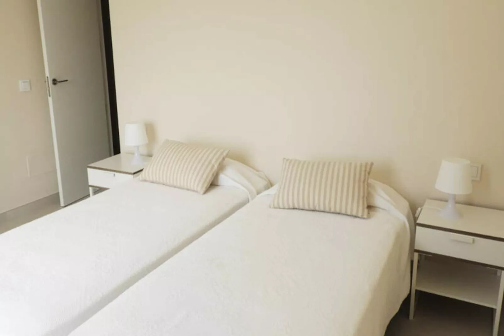 Maison à Binisafuller-Image-tags.