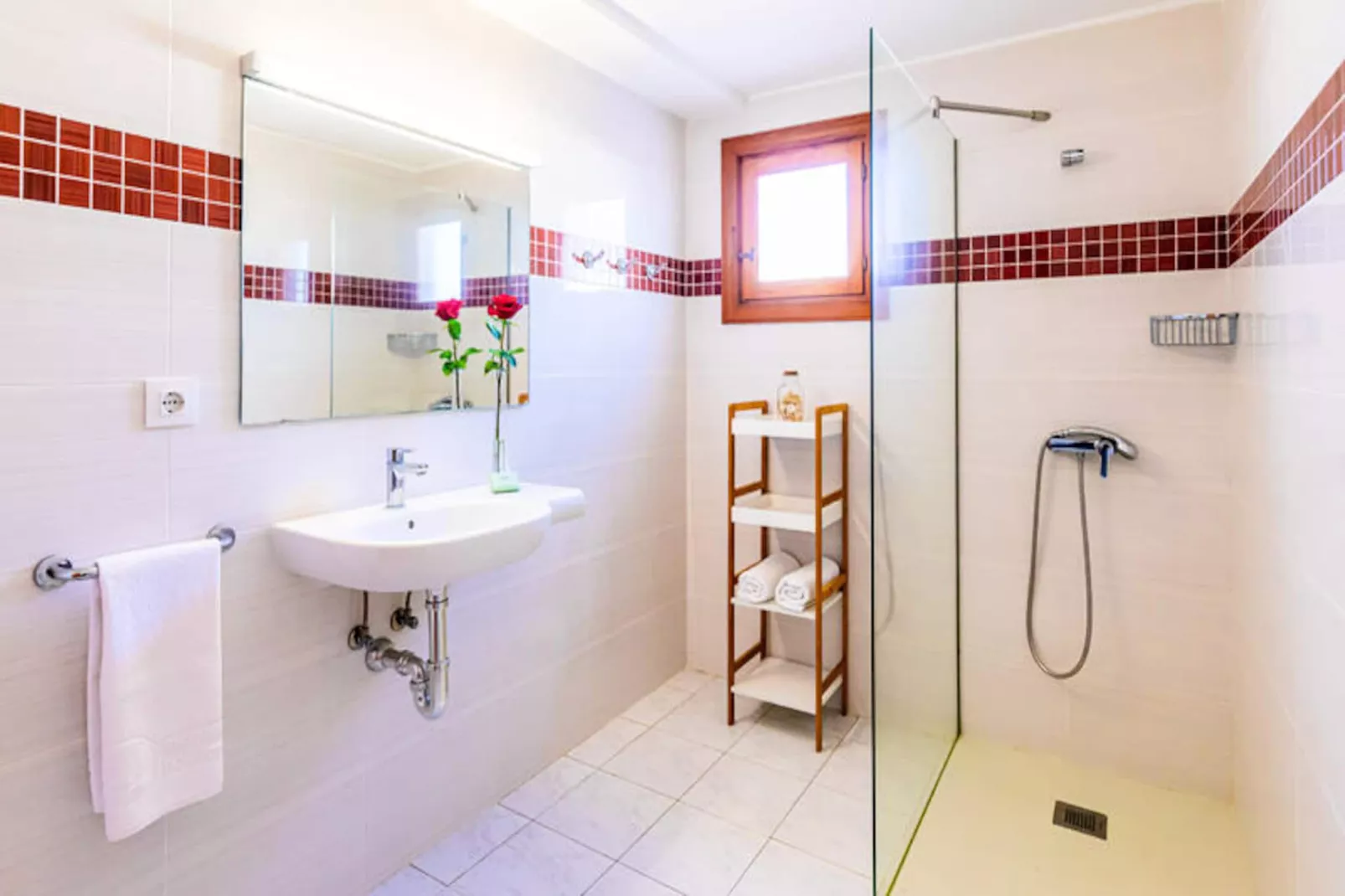 Maison à Son Bou-Image-tags.