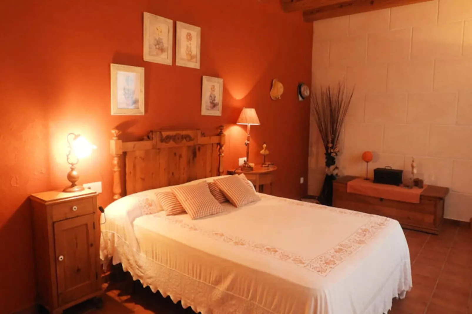 Maison à Son Bou-Image-tags.