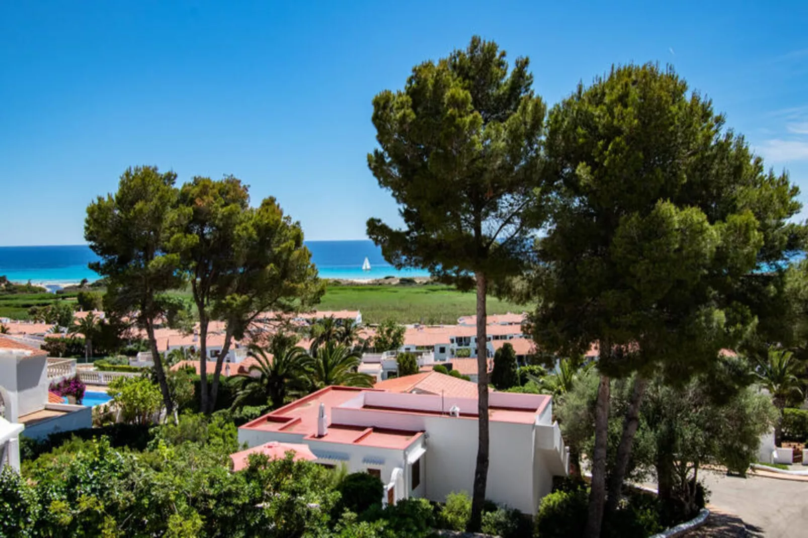 Maison à Son Bou-Image-tags.