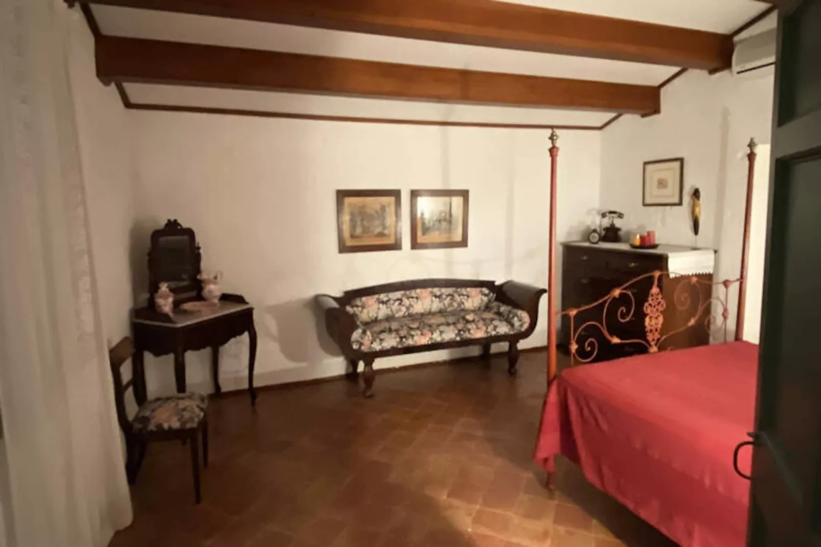 Maison à Son Bou-Image-tags.