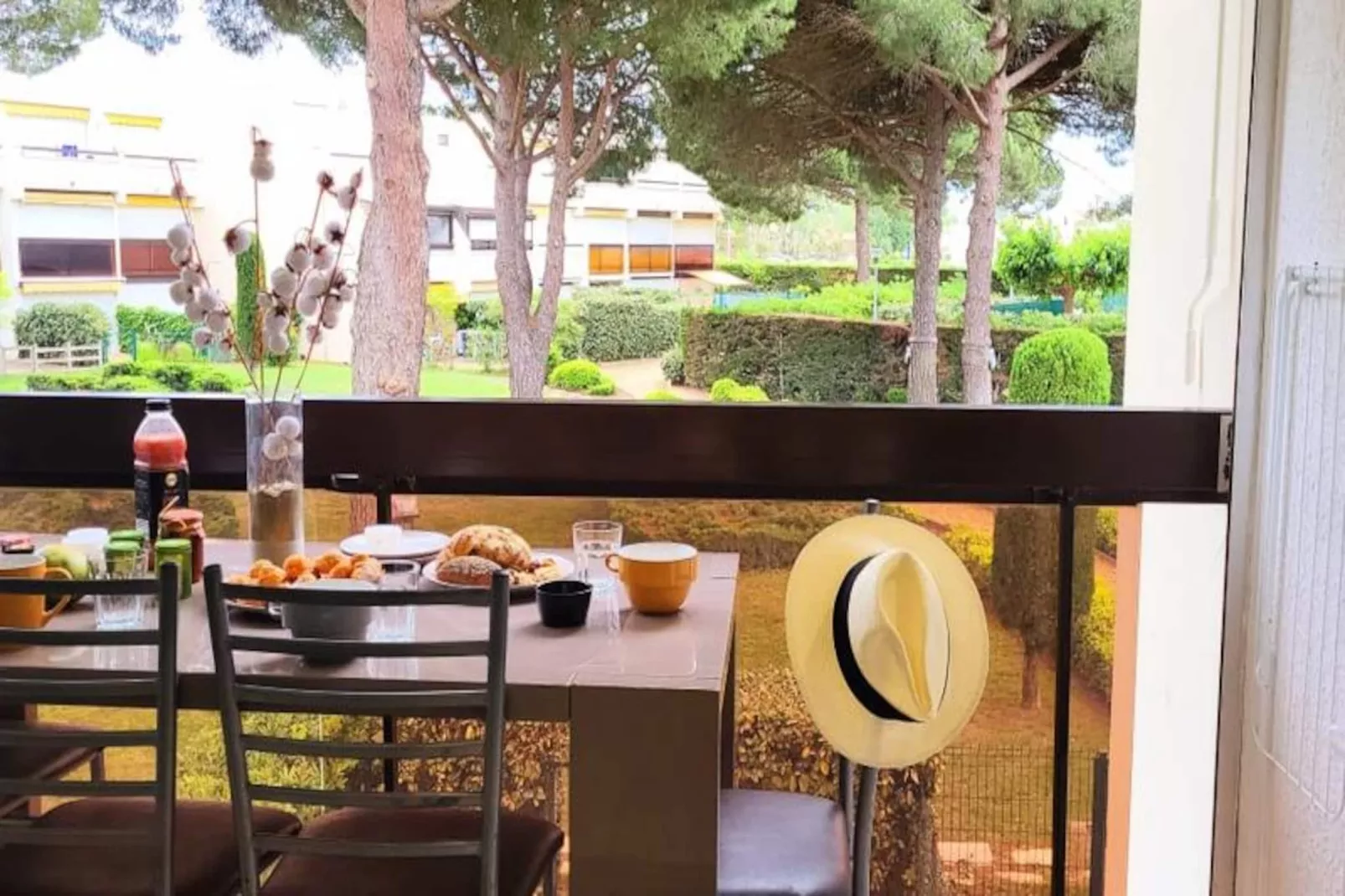 Résidence Un Jardin Proche De La Plage Et Commerces