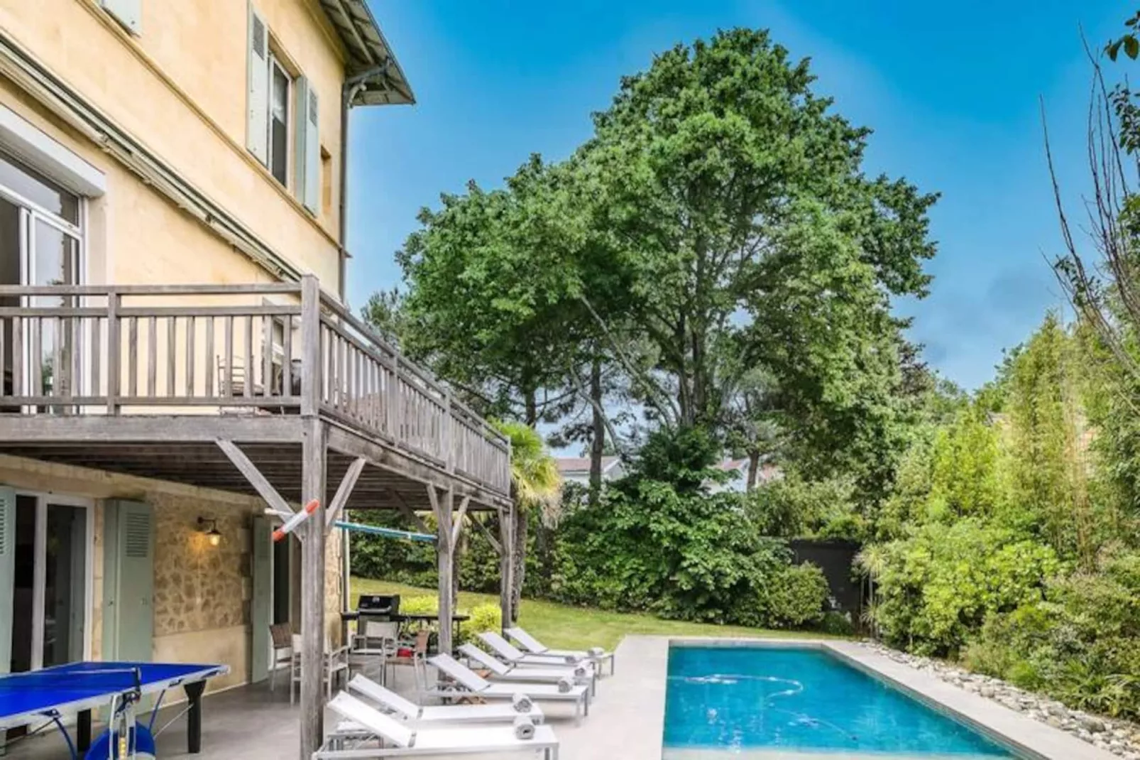 Superbe Villa Avec Piscine Chauff&eacute;e Style Arcachonnais Pour 12 Personnes