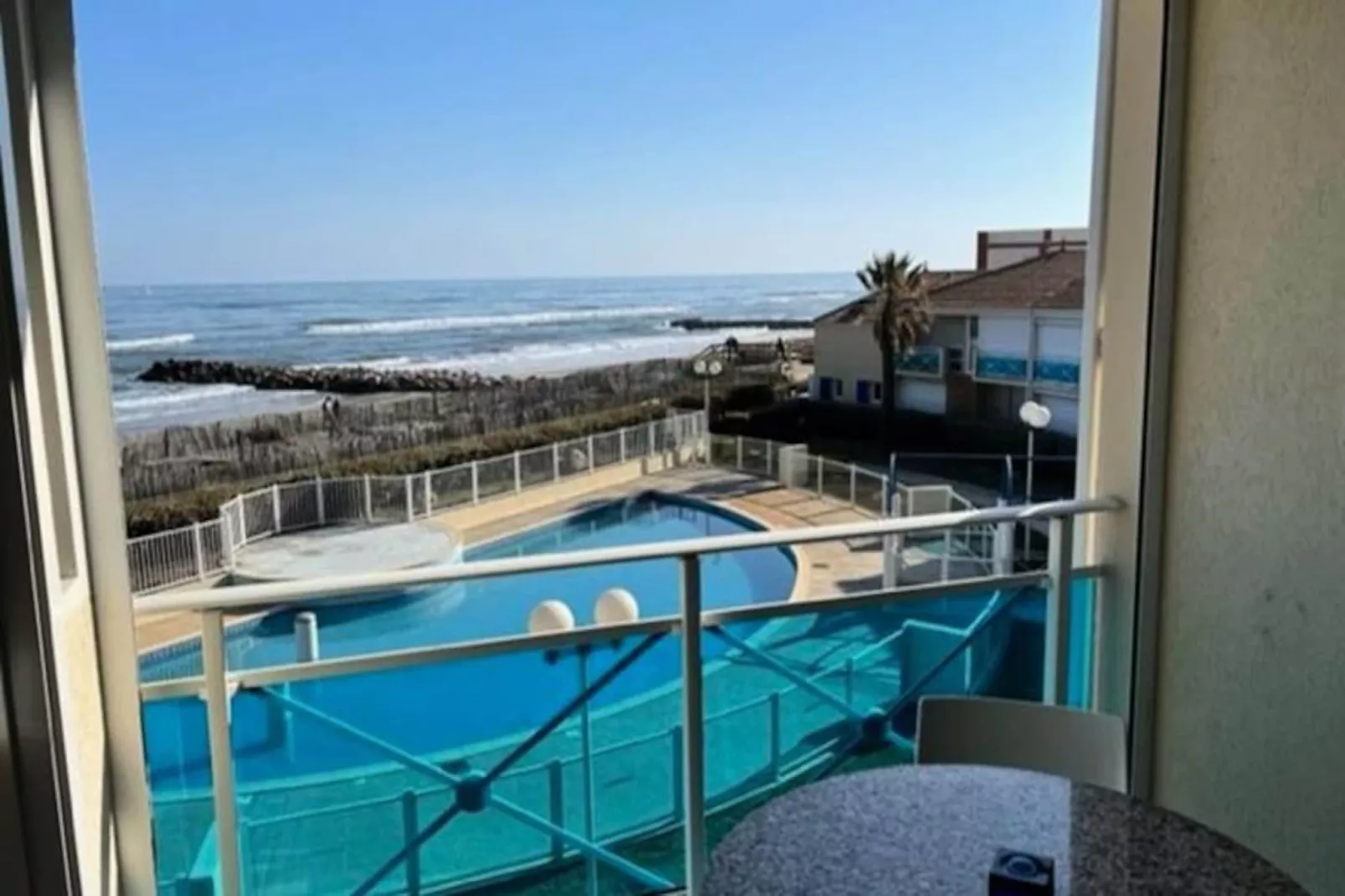 L'&eacute;l&eacute;gance Vue Mer Avec Piscine.