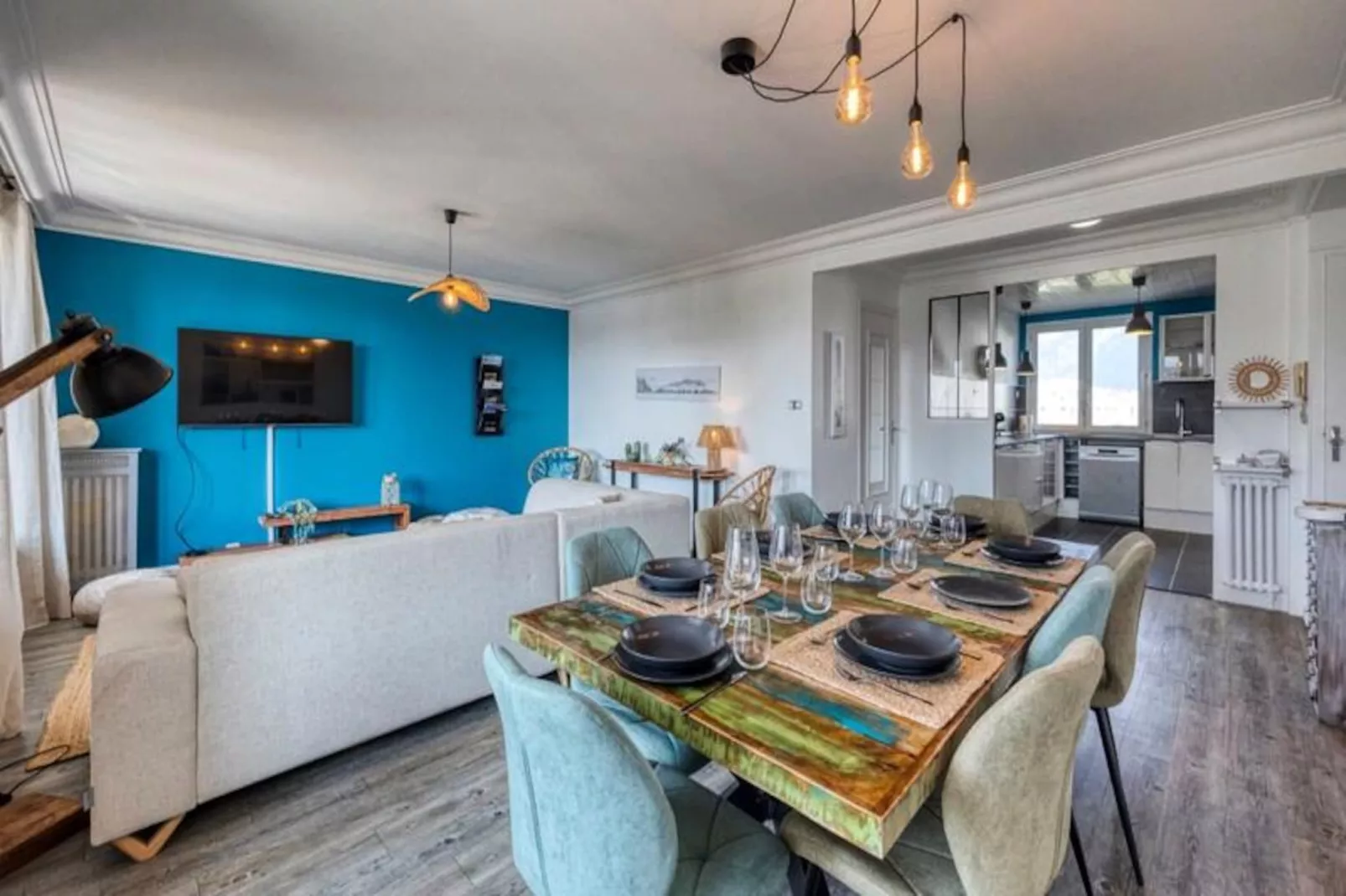 | L'ang&eacute;lique Des Eaux Claires 🪽| Parking