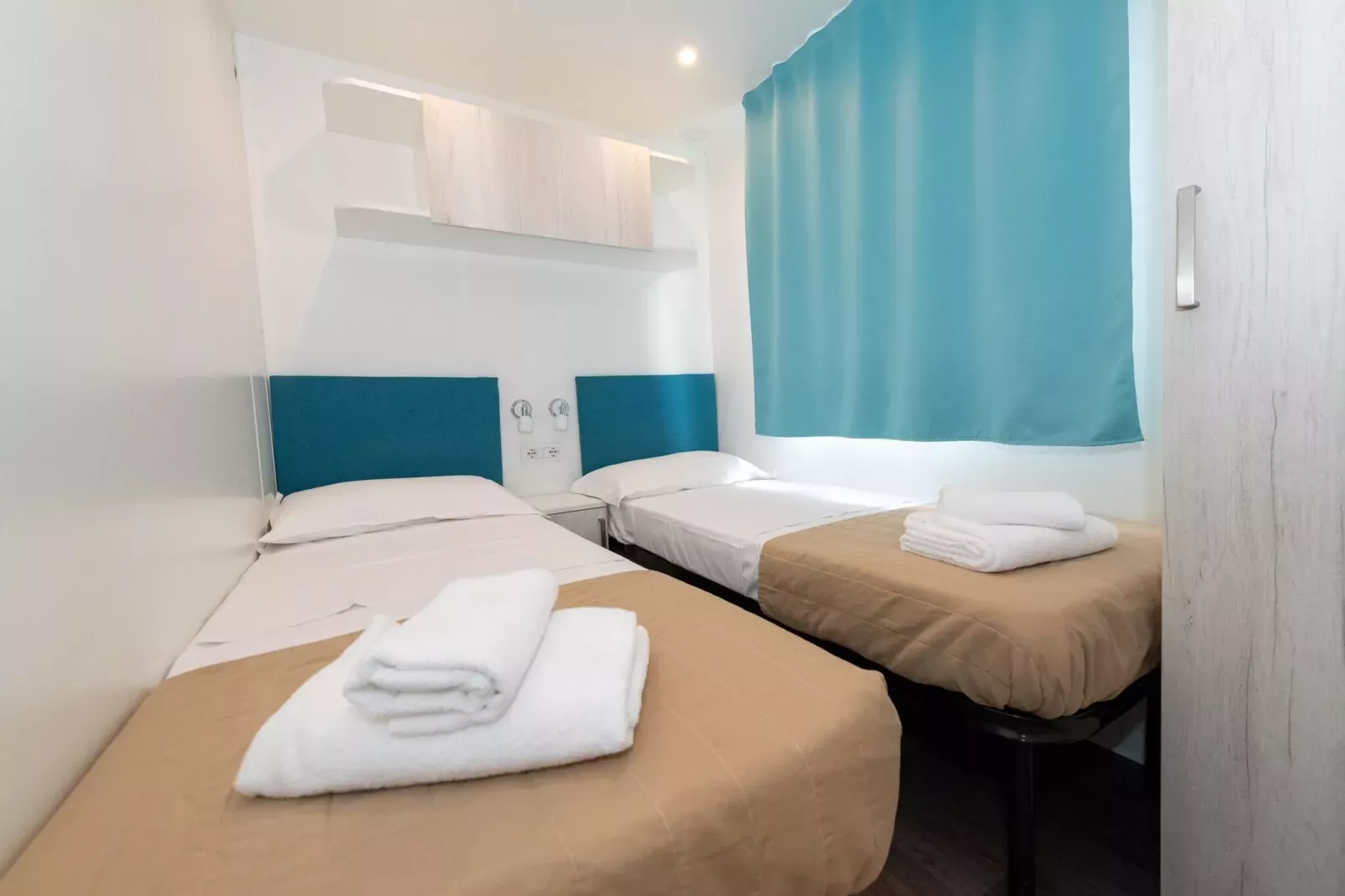 Mobile Homes The Garda Village, Sirmione-MH Deluxe-Bedroom