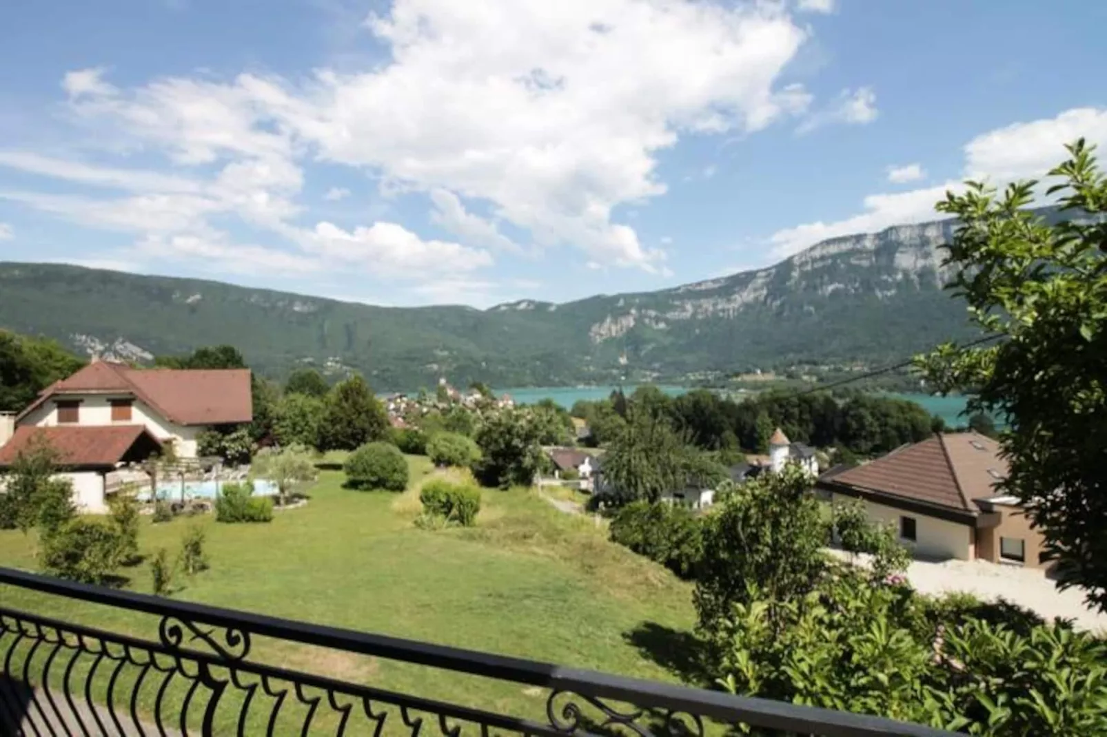 Belle Villa Sur Les Coteaux Du Lac D'aiguebelette!