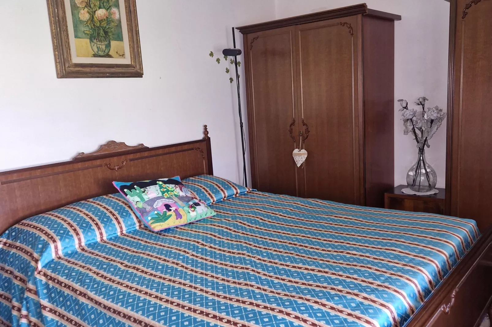 Holiday home dei Pavoni Montemaggiore con Piscina privata-Bedroom